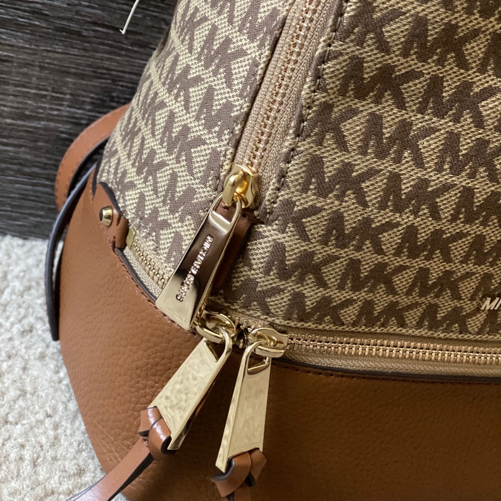 Michael Kors Rhea ZIP Backpack NEW Authentic - Picture 5 of 7
